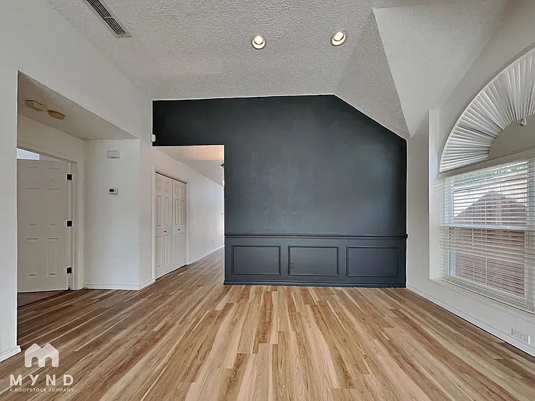 951 Freshwood Ct — Photo 4