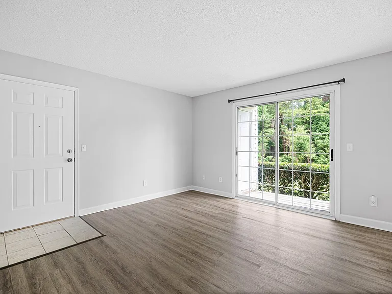 5645 Hornaday Rd #B — Photo 16