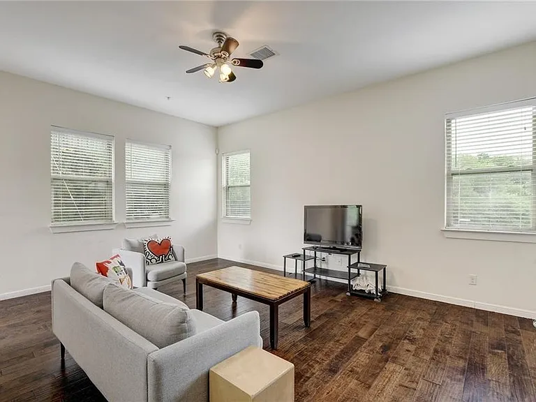 2708 San Pedro St #301 — Photo 3