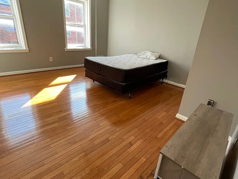 662 Washington Blvd — Photo 2