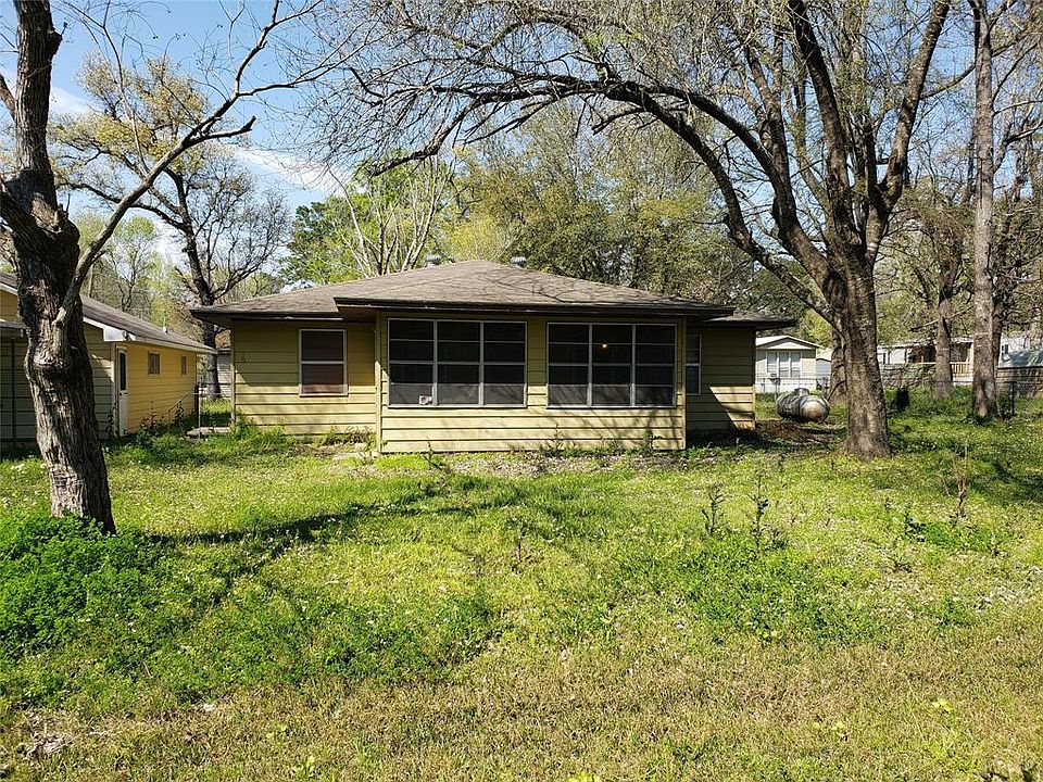 1st image of 115 Magnolia Park