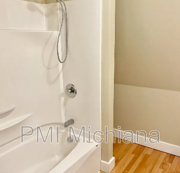 1226 E Madison St — Photo 4