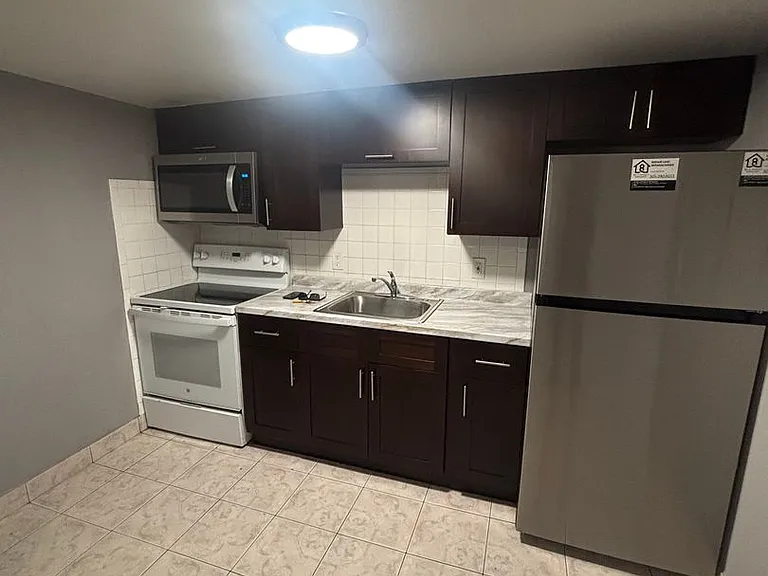 1550 SW 3rd St — Photo 1