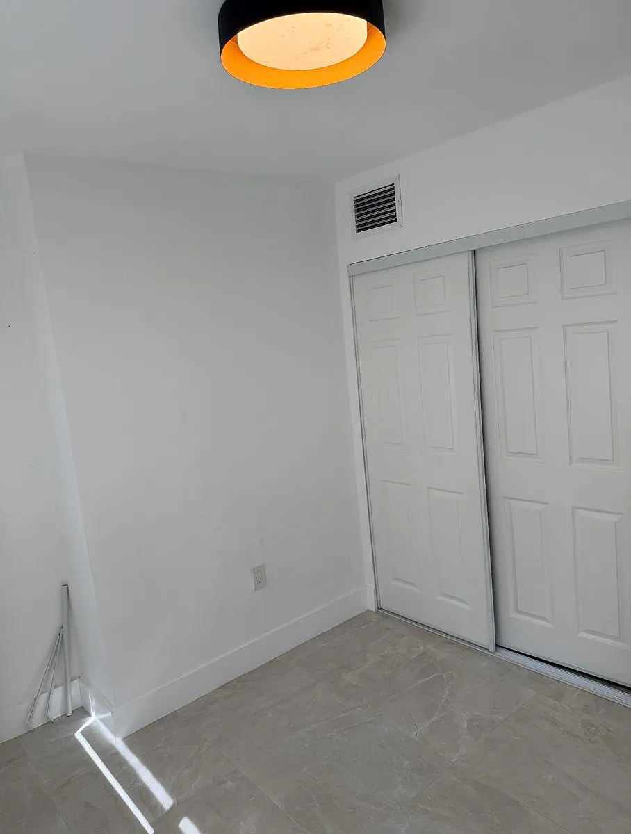 Building Photo - 911 79th Ter #B