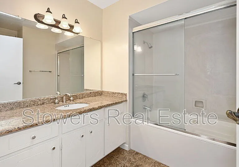 1090 Livorna Rd — Photo 16