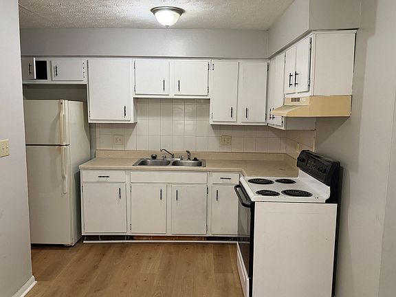 5th image of 1324 Cherry Hill Dr #A