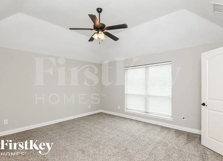 612 Zachary Dr — Photo 7