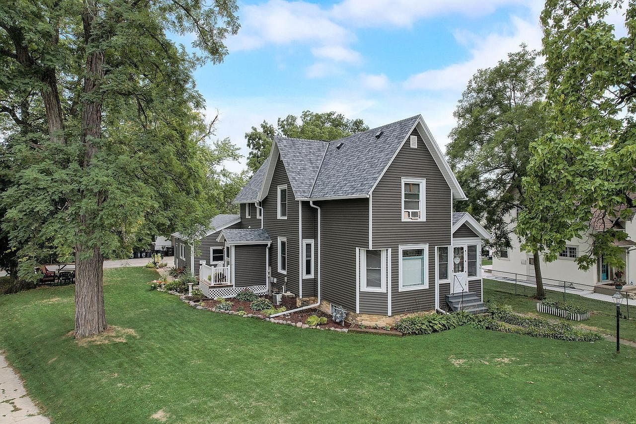313 North Oakwood AVENUE, Oconomowoc, WI 53066 Zillow