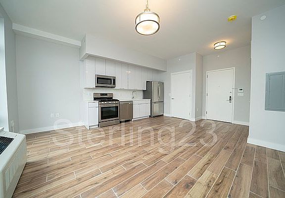 3rd image of 3112 24th Ave #4C