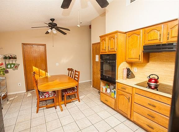 4th image of 2926 Berkshire Dr