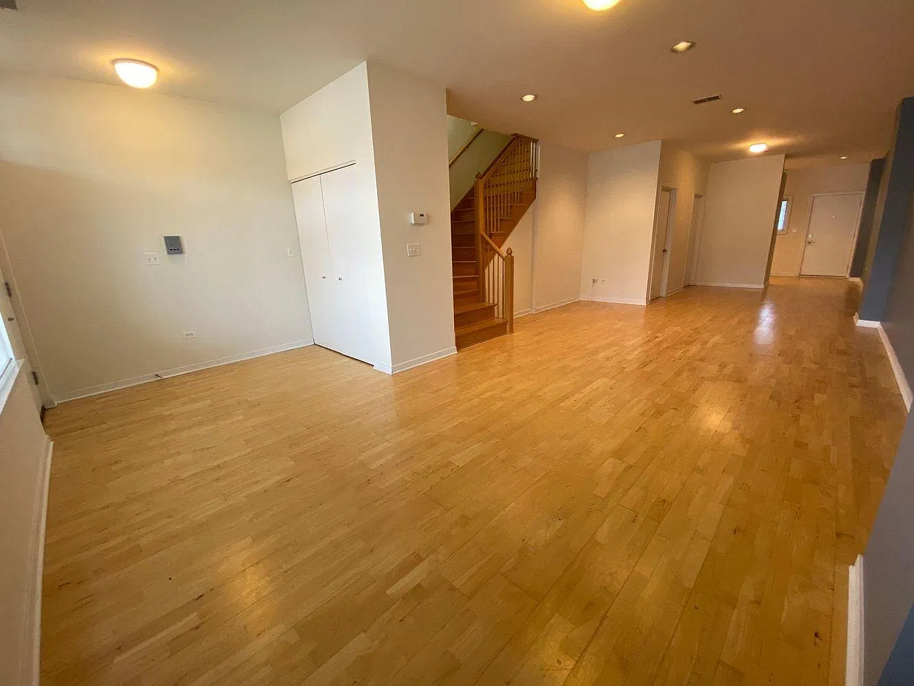 3 bed, 2.5 bath, 2033 sqft, $4,000 — Photo 4