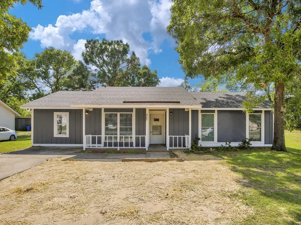 5709 Meharry Dr, Fayetteville, NC 28311