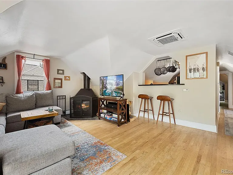 1130 N Lafayette St #5 — Photo 3