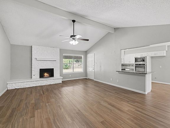 3rd image of 826 Glacier Ln
