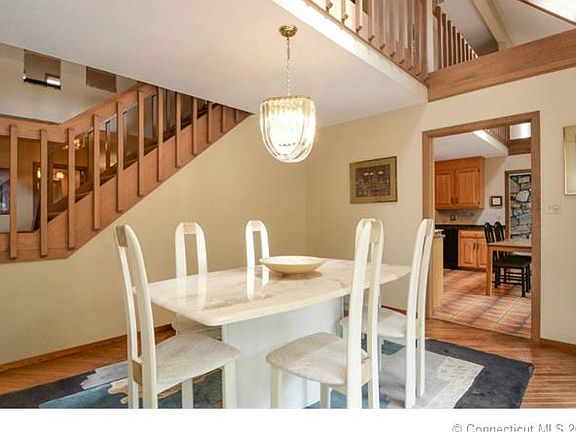 5th image of 45 Knollwood Ln