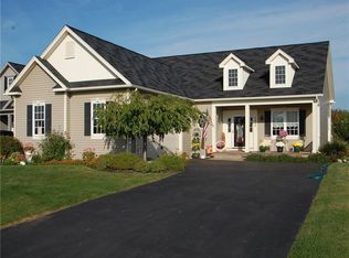 3902 Chatham Ln, Canandaigua, NY 14424