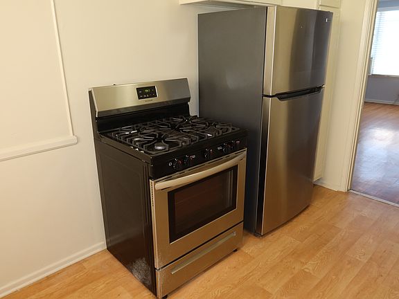 5th image of 839 S Wooster St #9