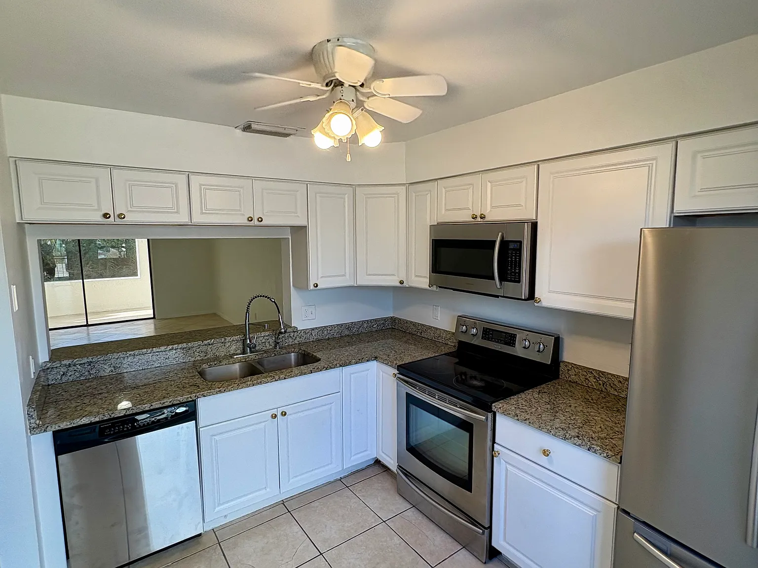 2 bed, 1000 sqft, $1,700 — Photo 3