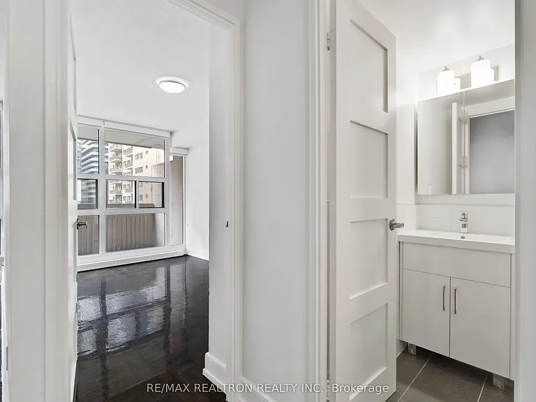 33 Isabella St #511 — Photo 16