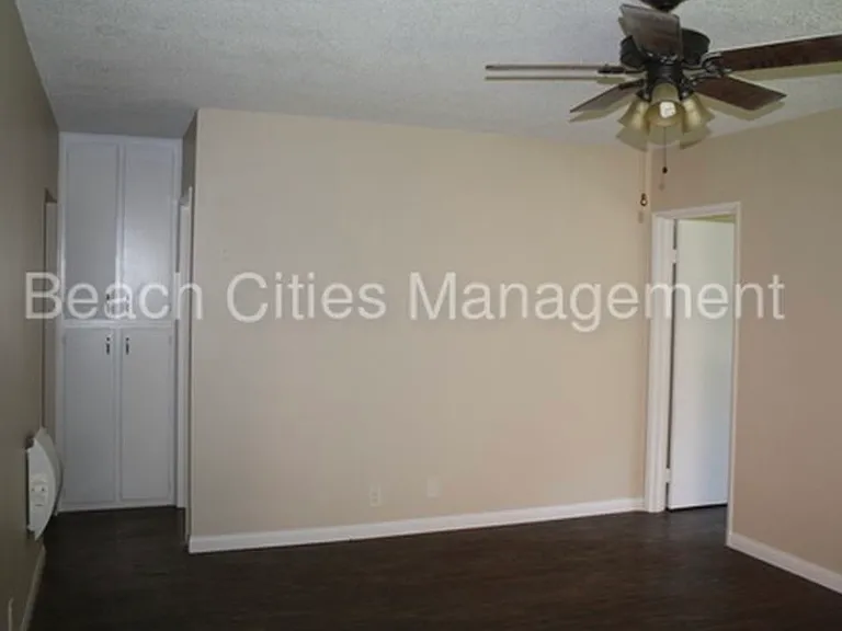 2169 Pine Ave #2 — Photo 2