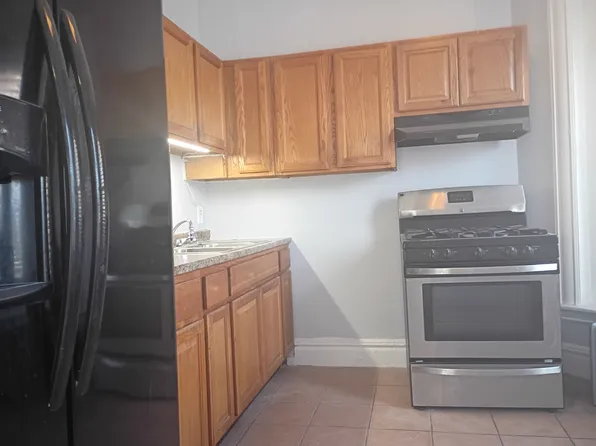 3652 S Lake Park Ave #1, Chicago, IL 60653