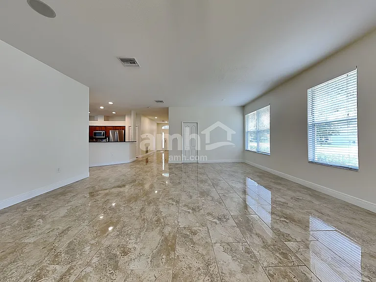 802 Lesa Glen Pl — Photo 5