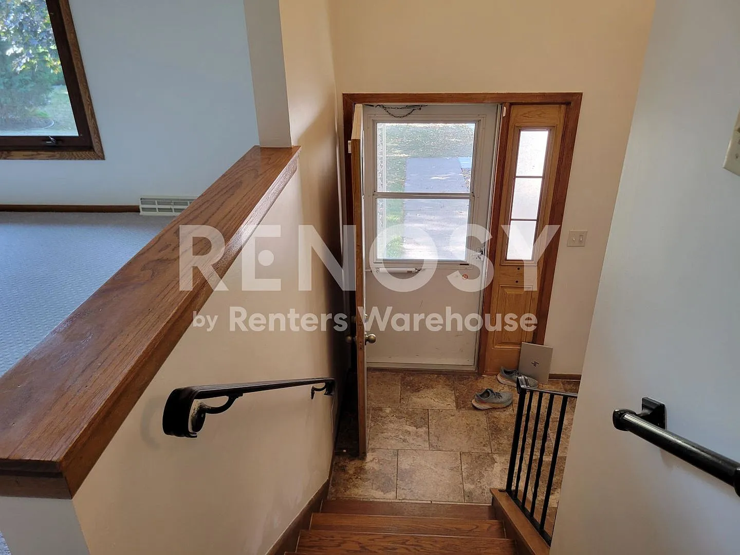 Available Now 3 Bedroom 3 Bath Single Family Home in Edina — Photo 4