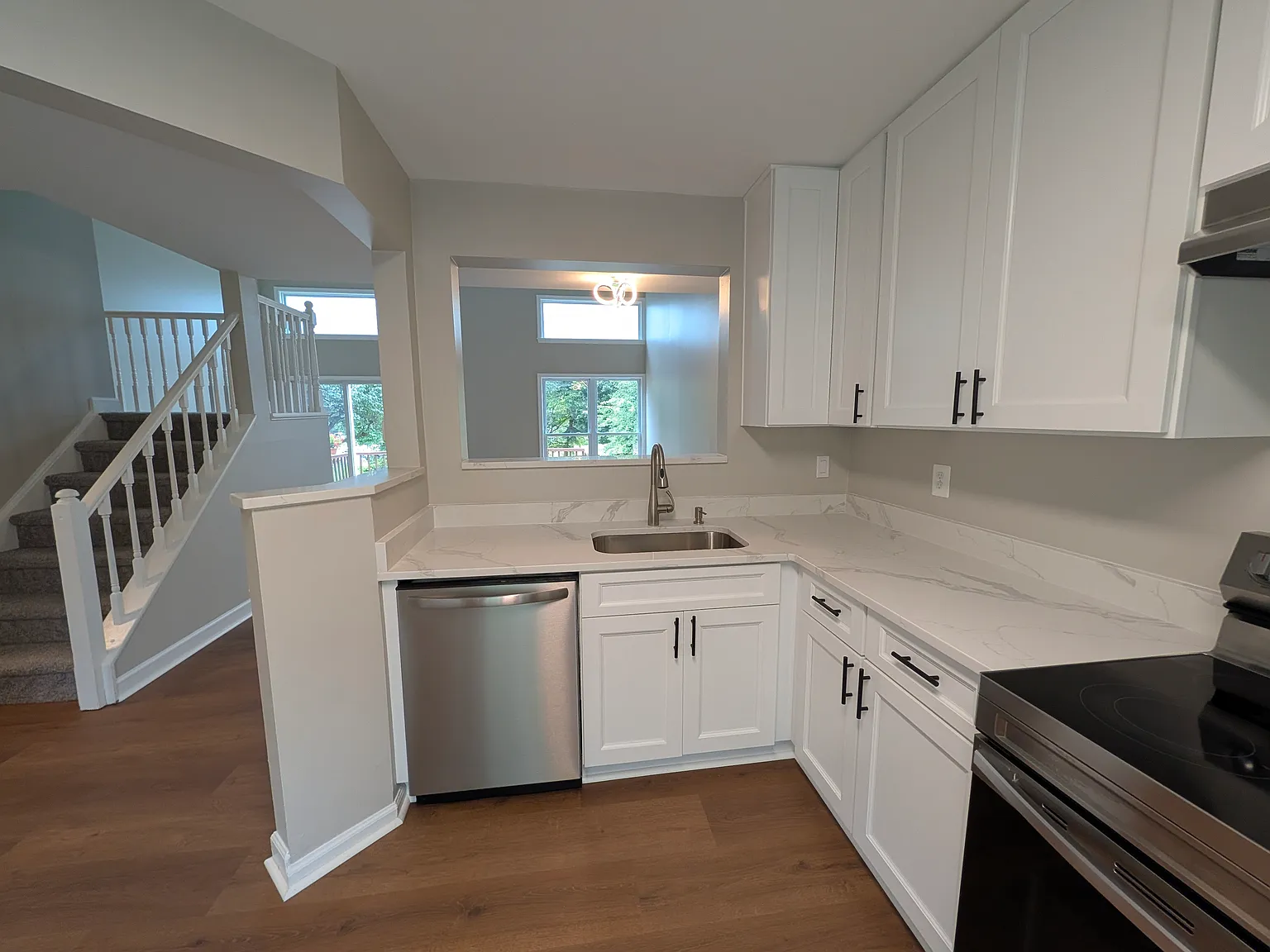 3 bed, 2.5 bath, 1950 sqft, $3,200 — Photo 3