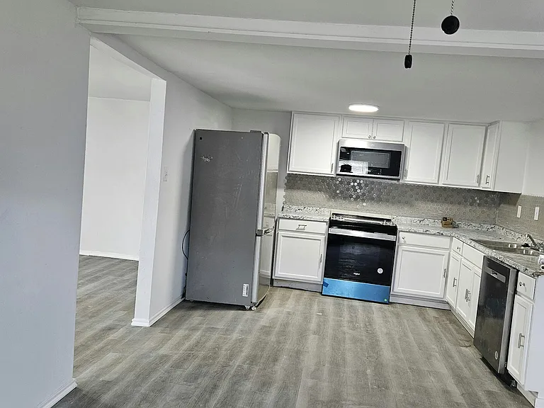 1403 E 4th Ave — Photo 4