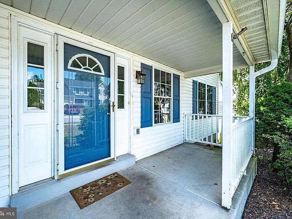 3rd image of 114 Eagles Ln
