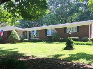 1230 10th St Blvd NW, Hickory, NC 28601