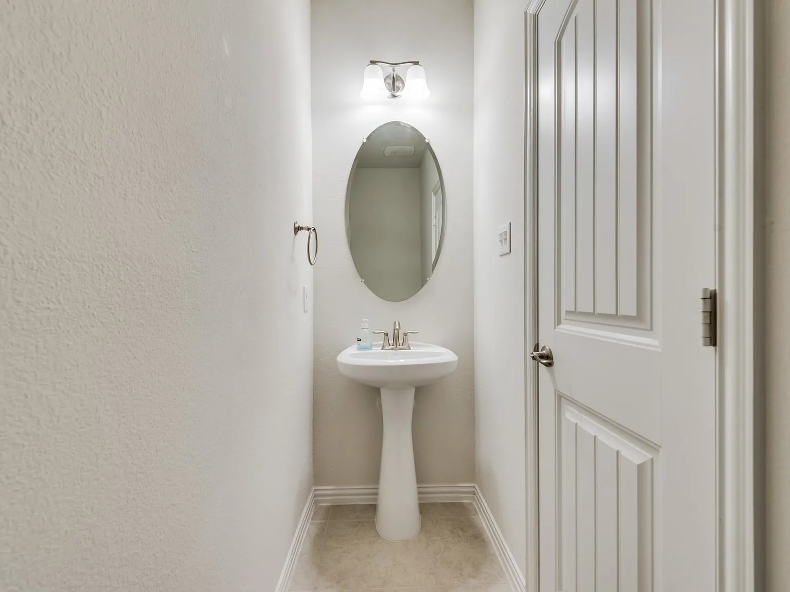 4 bed, 2.5 bath, 2126 sqft, $2,345 — Photo 3