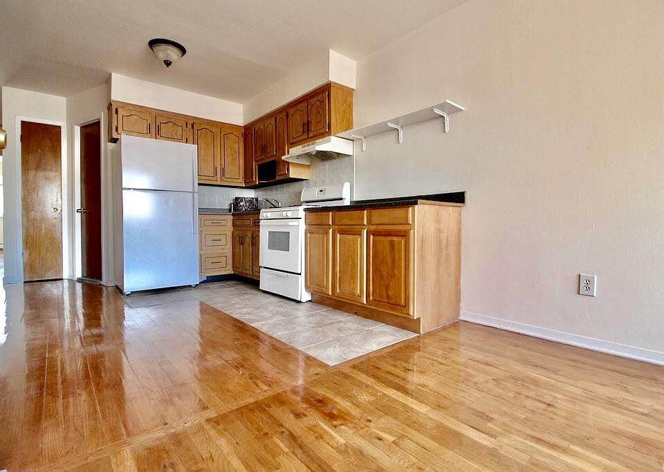 1st image of 6928 75th St #2L