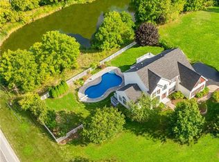 2 Hamilton Rd, Fairport, NY 14450