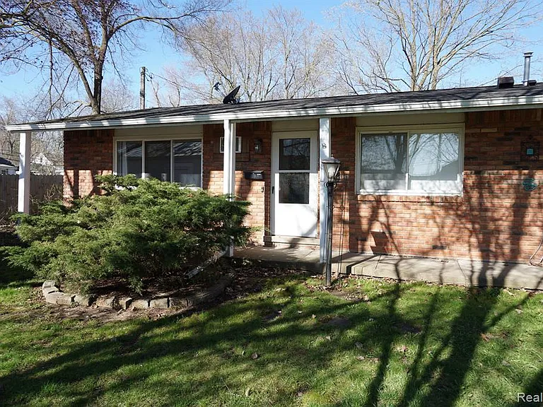 314 Fairgrove St — Photo 16