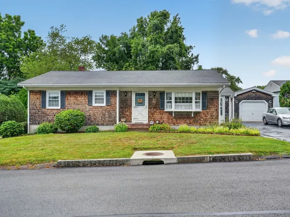 1025 Cherokee St, New Bedford, MA 02745