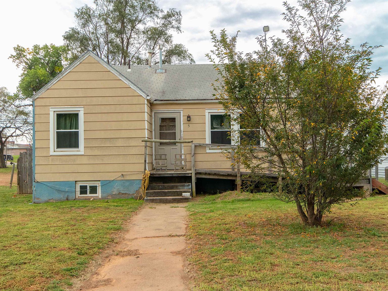 5 Oak Street Ct, Medicine Lodge, KS 67104 Zillow