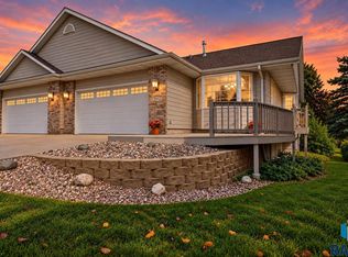 2012 S Leah Cir, Sioux Falls, SD 57106