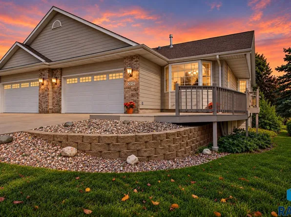 2012 S Leah Cir, Sioux Falls, SD 57106