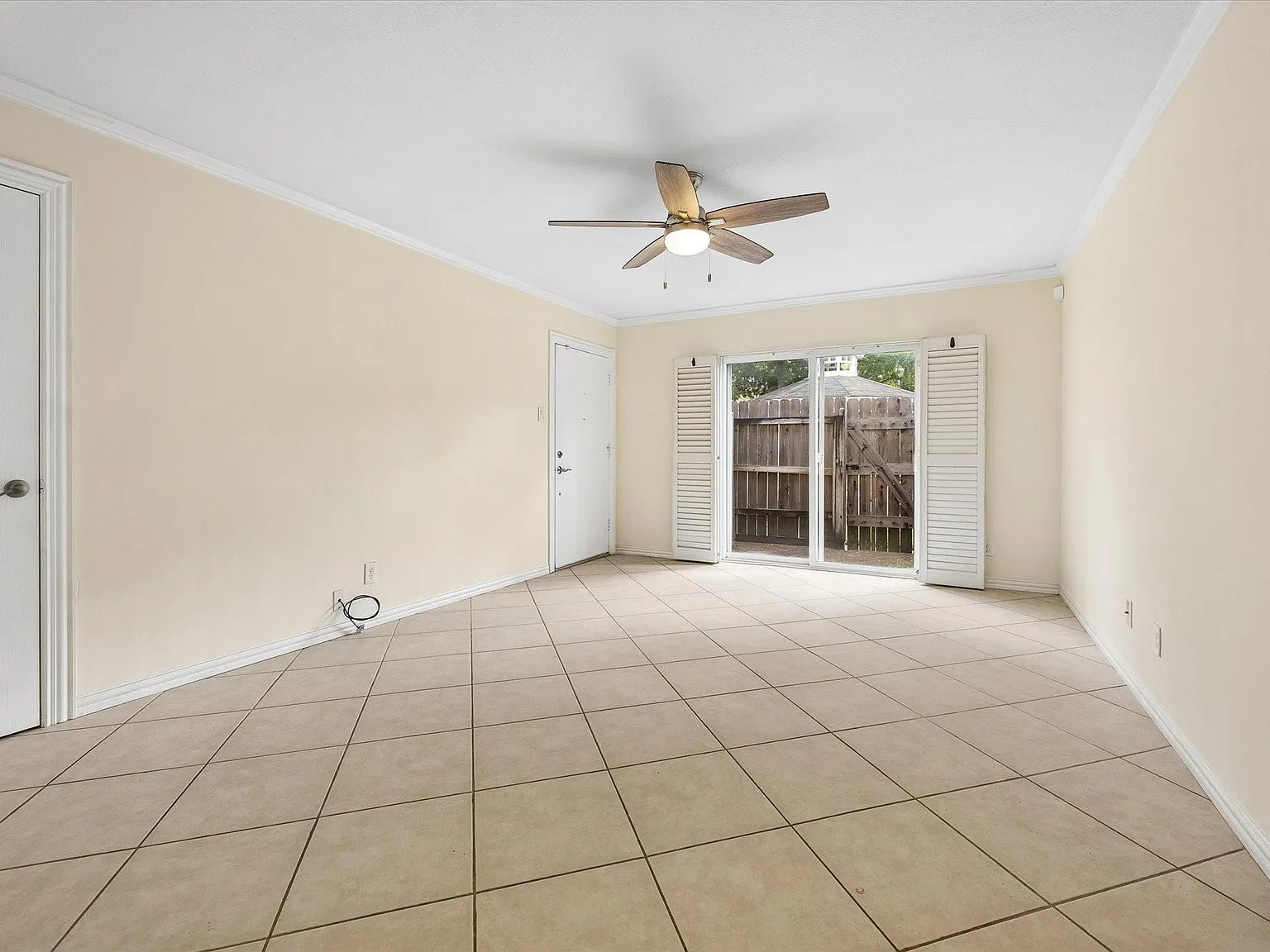 2 bed, 1.5 bath, 1068 sqft, $1,700 — Photo 2