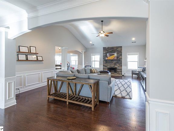 4th image of 205 Carters Creek Ct