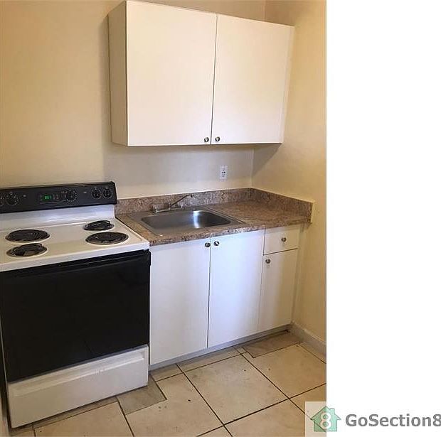 1st image of 1525 NW 1st Pl APT 15
