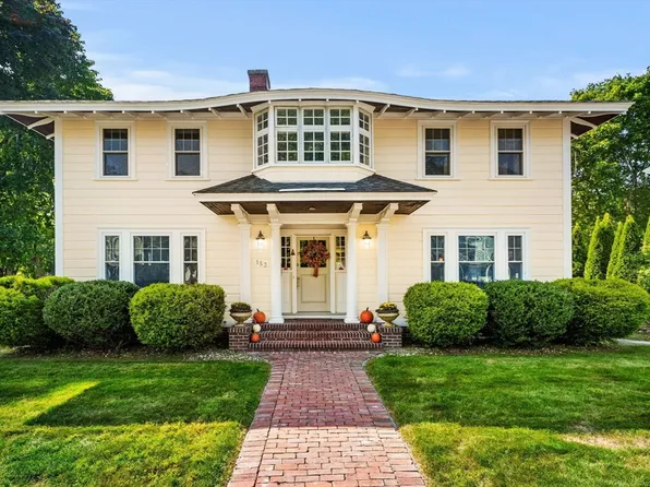 153 Sanders Ave, Lowell, MA 01851