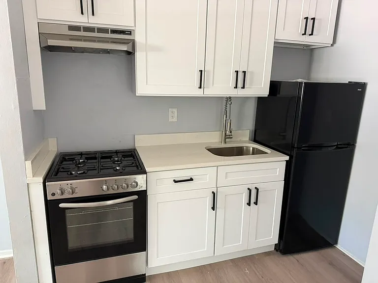 768 Park Ave #11 — Photo 1