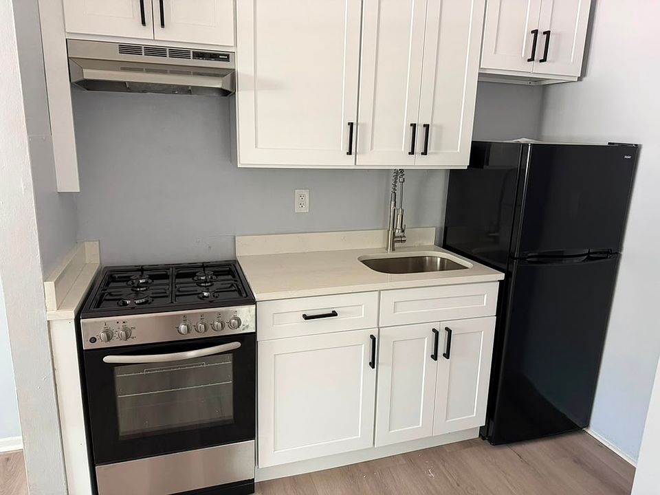 1st image of 80 N Park St #11