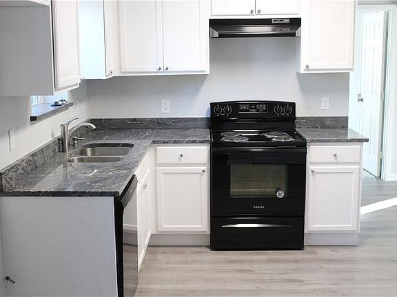4th image of 1922 Oakwood St