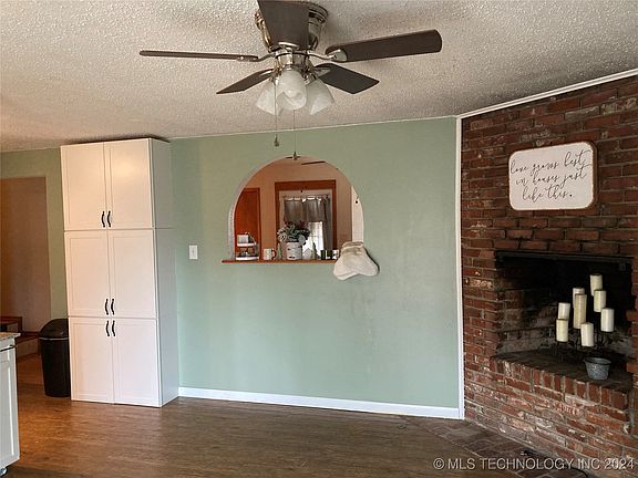5th image of 1505 E Comanche Ave