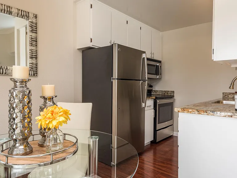 Peninsula View Apartments — Photo 4
