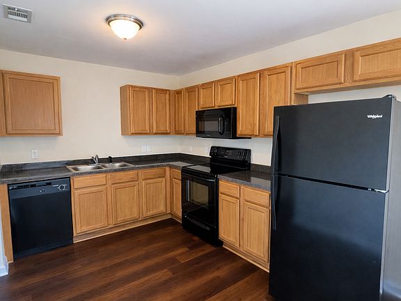 5th image of 14 Miller Park Cir