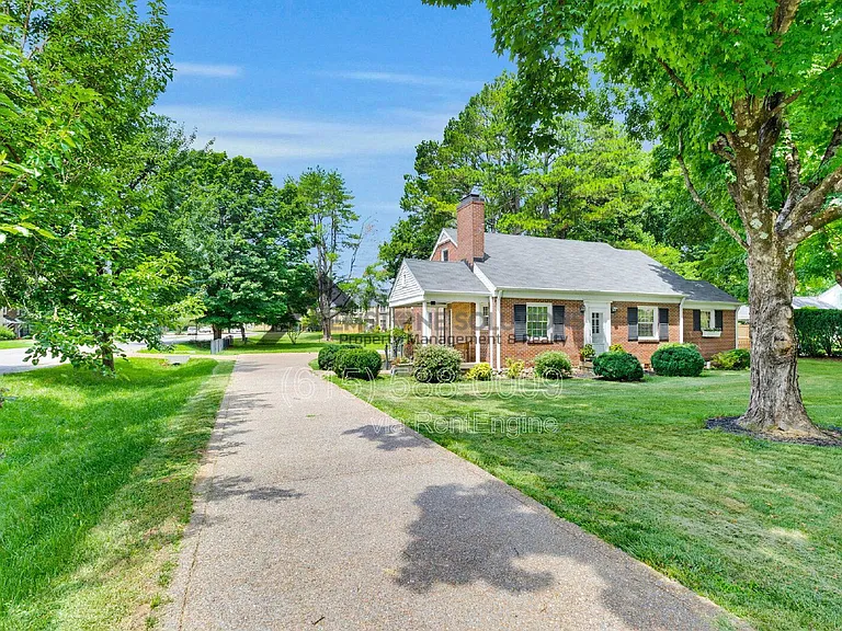 715 Hillsboro Rd — Photo 5